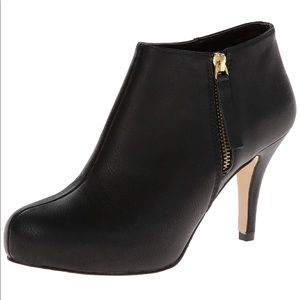 Madden Girl Black Ankle Ginger Booties Size 10